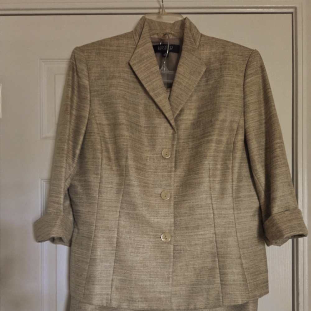 Kasper Ladies Suit